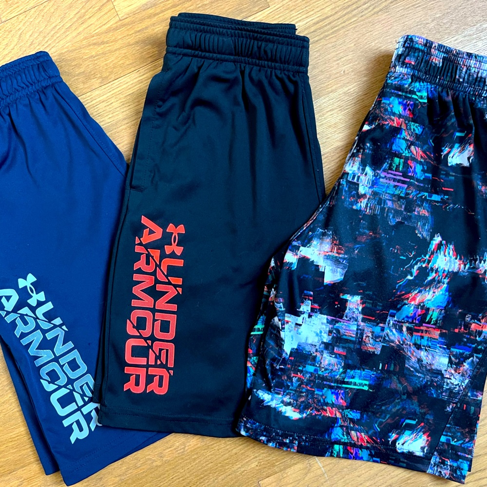 Under Armour 3 shorts. Loose and soft. Offers welcome!